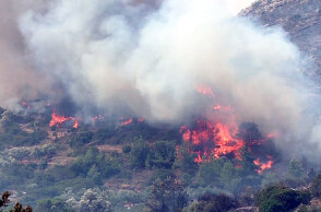 2016, Ανεξέλεγκτη και ενισχυόμενη διαρκώς από τους ανέμους μαίνεται η πυρκαγιά που εκδηλώθηκε στη Χίο