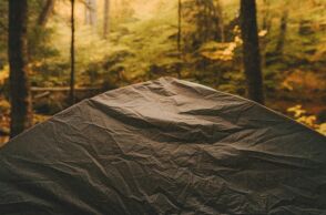 Δύο αλλοδαποί συνελήφθησαν στην Ασπροβάλτα Θεσσαλονίκης για ναρκωτικά, μεταξύ των οποίων κάνναβη και ψυχοδραστικά μανιτάρια - Τα έκρυβαν σε σκηνή κάμπινγκ 