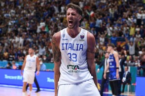 Eurobasket 2025: Υπέροχη κίνηση από τους Έλληνες φιλάθλους - Σήκωσαν πανό συμπαράστασης στον Ακίλε Πολονάρα