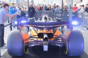 Το μονοθέσιο της McLaren F1 Team κάνει στάση στη Θεσσαλονίκη από τις 6 Σεπτεμβρίου, προσφέροντας μοναδική εμπειρία στους φίλους του αθλήματος