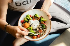 4 μύθοι για τα κιλά των διακοπών