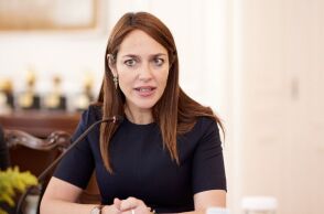 Δόμνα Μιχαηλίδου: Ο κόσμος δε θέλει να ζει με επιδόματα, θέλει να είναι ενεργός και μπράβο του