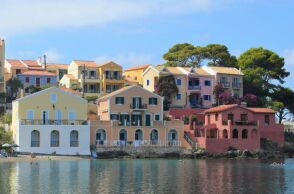 Φολέγανδρος και Κεφαλονιά μαγεύουν τους Γάλλους με την απόκρημνη ομορφιά και την αυθεντικότητά τους