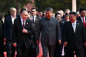 Σι, Πούτιν και Κιμ: πίσω από την εικόνα που θα μπορούσε να συμβολίζει μια μετατόπιση στην παγκόσμια ισορροπία δυνάμεων