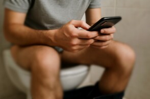 Πώς και γιατί είναι επικίνδυνη η χρήση κινητού στην τουαλέτα