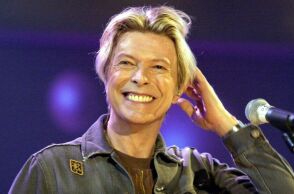 Ανακαλύφθηκε στο γραφείο του Ντέιβιντ Μπόουι το μυστικό του έργο «The Spectator», ένα μιούζικαλ του 18ου αιώνα που φυλασσόταν κρυφό.