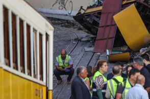 Λισαβόνα: Το μοιραίο τελεφερίκ είχε επιθεωρηθεί λίγες ώρες πριν την τραγωδία - Με τεστ DNA η ταυτοποίηση 