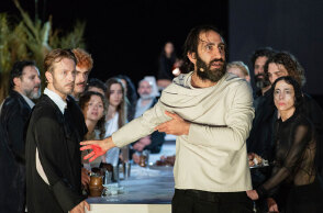 «ζ-η-θ-Ο ξένος» σε σκηνοθεσία Μιχαήλ Μαρμαρινού