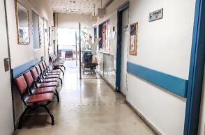 «Δώσε 3.000 αλλιώς δεν τη βάζω στο χειρουργείο» - Οι εκβιασμοί του καρδιοχειρουργού στο Ιπποκράτειο