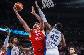 Eurobasket 2025: Η ΕΟΚ αντέδρασε με επίσημη διαμαρτυρία προς την τουρκική ομοσπονδία για την ανάρτηση με το μήνυμα «κανένα έλεος»