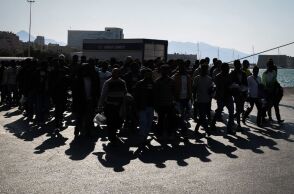 Σε λιγότερο από 24 ώρες, πάνω από 275 μετανάστες διασώθηκαν στα ανοιχτά της Γαύδου, με FRONTEX και Λιμενικό να εντείνουν τις επιχειρήσεις.