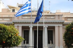 Κυβερνητικές πηγές για την ομιλία του προέδρου του ΠΑΣΟΚ, Νίκου Ανδρουλάκη, στη ΔΕΘ: «Επανέφερε τα πράσινα λεφτόδεντρα του παρελθόντος»