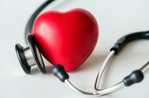 Στηθοσκόπιο και κόκκινη καρδιά