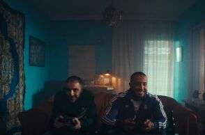 Το πολυαναμενόμενο βίντεο κλιπ για τη συνεργασία των Light και ΛΕΞ, σε σκηνοθεσία Βασίλη Κεκάτου, ξεπέρασε τις 120 χιλιάδες προβολές σε λιγότερο από 24 ώρες.