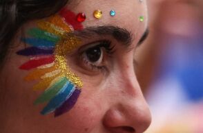 Έκθεση της ΕΕ για τα ίντερσεξ άτομα: Ανησυχητική αύξηση της βίας στην Ευρώπη - Ψευδείς ειδήσεις και βία απειλούν τα θεμελιώδη τους δικαιώματα