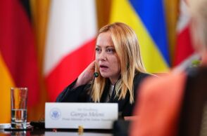 Η Ιταλία επιβάλλει αυστηρούς κανόνες στη χρήση τεχνητής νοημοσύνης - Ποινές φυλάκισης για τη δημιουργία deepfakes και περιορισμοί στην πρόσβαση ανηλίκων.