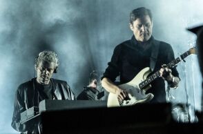 Οι Massive Attack αποσύρουν τη μουσική τους από το Spotify, αντιδρώντας στις επενδύσεις του CEO Ντάνιελ Εκ σε στρατιωτική τεχνητή νοημοσύνη. 