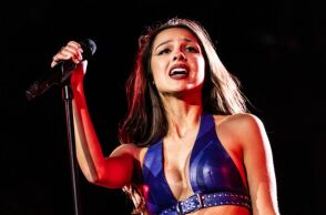 Η Ολίβια Ροντρίγκο στηρίζει τον Τζίμι Κίμελ - Καταδικάζει την «ωμή λογοκρισία» πίσω από την αιφνίδια διακοπή της εκπομπής του από το ABC.