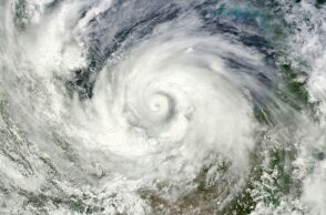 Ο «υπερ-τυφώνας» Ραγκάσα πλησιάζει απειλητικά τις Φιλιππίνες - Ασύλληπτες ριπές ανέμων στα 250χλμ/την ώρα 