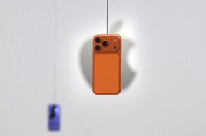 Το νέο iPhone 17 έχει ένα μεγάλο ελάττωμα, σύμφωνα με καταγγελίες - Aντιδράσεις χρηστών και trend με το hashtag #Scratchgate στα social media.