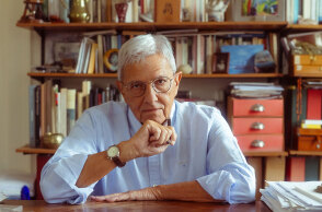 Τάσος Γιαννίτσης: Απρόβλεπτες σκέψεις για τον χρόνο και την οικονομία