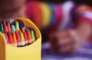 Κακοποίηση 2χρονου στoν Αυλώνα: «Μόλις βγήκε έπεσε στο τραπέζι εξουθενωμένο από τις φωνές, από το ξύλο» λέει μάρτυρας