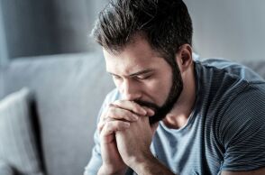 Ρεκόρ περιστατικών πριαπισμού στο Ηνωμένο Βασίλειο: 518 άνδρες νοσηλεύτηκαν με επώδυνες στύσεις, που μπορεί να προκαλέσουν μόνιμη βλάβη