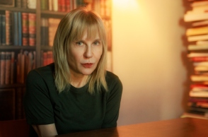 Σώτη Τριανταφύλλου: Συνέντευξη με τη συγγραφέα για το βιβλίο «Το Τυφλό Γουρούνι στη Δεύτερη οδό» (εκδόσεις Πατάκη), τη ζωή της και τον κόσμο.