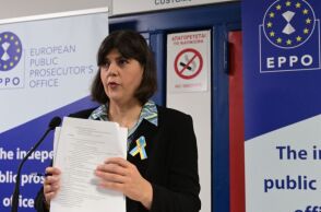 Η Κοβέσι ζητά επίμονα την αλλαγή του άρθρου 86 του Συντάγματος: «Αυτό εμπόδισε την έρευνα για Τέμπη και ΟΠΕΚΕΠΕ»