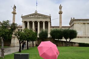 Άστατος καιρός το Σάββατο με τοπικές βροχές κυρίως στα νότια και το Αιγαίο - Η θερμοκρασία πέφτει, φτάνοντας τους 17°C στη Μακεδονία - Βελτίωση από το μεσημέρι.