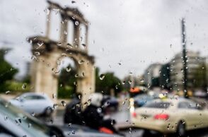Καιρός: Βροχές, καταιγίδες και άνεμοι έως 7 μποφόρ σε όλη τη χώρα τη Δευτέρα 6/10, με πτώση θερμοκρασίας κυρίως στα δυτικά και βόρεια