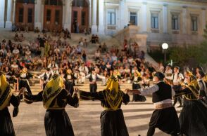 Μαρία Μπουγιέση: Ο ελληνικός χορός κρατάει έναν ομαδικό χαρακτήρα και συνδέει τους ανθρώπους