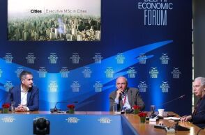 Ο Ρίκι Μπαρντέτ βλέπει την Αθήνα αλλιώς