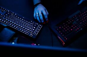 Το κακόβουλο λογισμικό Stealerium καταγράφει δεδομένα από κάμερες χρηστών και τα χρησιμοποιεί για εκβιασμούς - Ειδικοί προειδοποιούν για επιθέσεις sextortion 