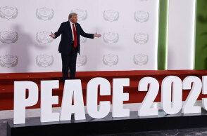 Ο Ντόναλντ Τραμπ στη Σύνοδο για τη Γάζα © EPA/YOAN VALAT / POOL