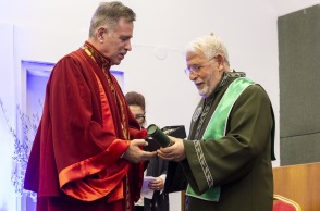 Επίτιμος διδάκτορας του Τμήματος Βιοϊατρικών Επιστημών του ΔΙ.ΠΑ.Ε. ο δρ Γεώργιος Β. Αποστολόπουλος