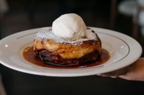 7 αθηναϊκά εστιατόρια που σερβίρουν επικά γλυκά