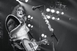 Έις Φρίλεϊ - Kiss: Ο «Spaceman» στην ροκ αιωνιότητα
