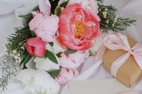 Ποιοι γιορτάζουν σήμερα 20 Οκτωβρίου 2025; Το εορτολόγιο της Athens Voice σου τους θυμίζει. Μην ξεχάσεις να τους δώσεις τις καλύτερες ευχές σου!