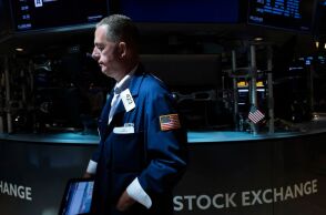 Οι αγορές παγκοσμίως κατέγραψαν πτώση μετά τις αποκαλύψεις για ζημιογόνες δανειακές εκθέσεις τραπεζών των ΗΠΑ - Οι επενδυτές στρέφονται στον χρυσό.