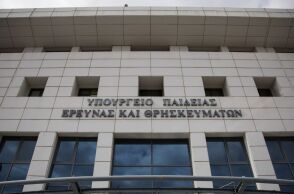 Υπουργείο Παιδείας: Παρακολουθούνται οι ανάγκες των σχολείων και διασφαλίζεται η απρόσκοπτη λειτουργία τους - Διευκρινίσεις για τον αριθμό των εκπαιδευτικών