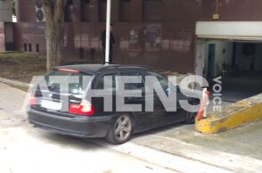 Διπλό φονικό στη Φοινικούντα: Οι δύο 22χρονοι κατηγορούμενοι έφτασαν στα δικαστήρια Καλαμάτας για να απολογηθούν - Πού στρέφονται οι έρευνες