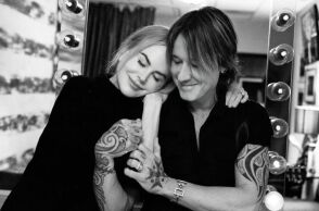 Ο Κιθ Έρμπαν αντιδρά χιουμοριστικά σε θαυμάστρια που ονομάζεται «Νικόλ», λίγο μετά το διαζύγιό του με την Νικόλ Κίντμαν.