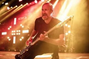 Ο μπασίστας των Limp Bizkit, Σαμ Ρίβερς, πέθανε σε ηλικία 48 ετών - Το συγκρότημα τον αποχαιρέτησε με συγκίνηση - Η αιτία θανάτου παραμένει άγνωστη.