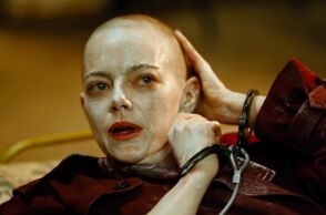 Κινηματογράφος στο Λος Άντζελες προσφέρει δωρεάν είσοδο στο Bugonia του Γιώργου Λάνθιμου σε όσους είναι φαλακροί ή διατίθενται να ξυρίσουν το κεφάλι τους