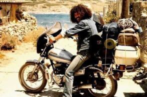 Πέθανε ο Γιώργος Ψωμόπουλος - Μάνατζερ των Magic De Spell και μορφή-κλειδί της ελληνικής ροκ σκηνής, που στήριξε γενιές μουσικών.