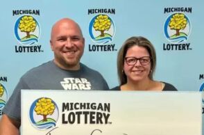 ΗΠΑ: Γυναίκα κέρδισε τεράστιο τζακπότ στο λαχείο αφού ζήτησε από το ChatGPT να της δημιουργήσει αριθμούς - Η αντίδρασή της όταν έμαθε το ποσό.  