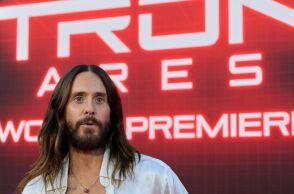 Ο Τζάρεντ Λέτο έκανε απροειδοποίητη εμφάνιση σε προβολή του Tron: Ares, όμως η αίθουσα ήταν σχεδόν άδεια, αντικατοπτρίζοντας τη χαμηλή απήχηση της ταινίας.