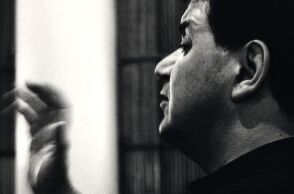 Το 2026 έτος Μάνου Χατζιδάκι: Το υπουργείο Πολιτισμού τιμά τα 100 χρόνια από τη γέννηση του συνθέτη που σημάδεψε την ελληνική μουσική και σκέψη.