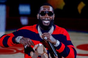 Ο ράπερ Gucci Mane αποκάλυψε ότι διαγνώστηκε με σχιζοφρένεια και διπολική διαταραχή, μιλώντας ανοιχτά για την ψυχική του υγεία.